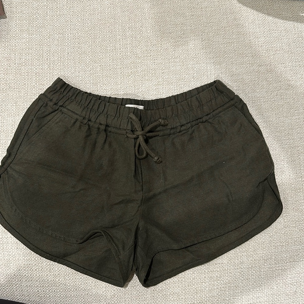 Wilfred olive green shorts. size xs